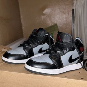 Jordan 1 mid